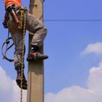 Best Boots for Pole Climbing: Reviews, Features & Tips