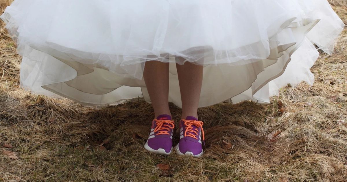 How to Wear Running Shoes with a Dress | 5 Creative Ideas